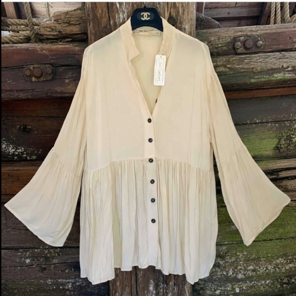 Jen's Pirate Booty Tops - Jen’s Pirate booty flowy peasant top button shirt Cream bell sleeve M/L nwt